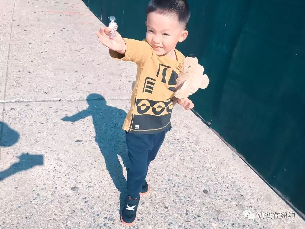 爸爸，这个糖实在是太辣啦~